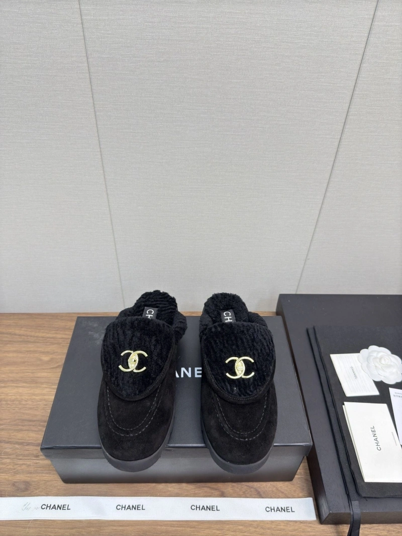 Sleek Chxnxl Slippers 124118
