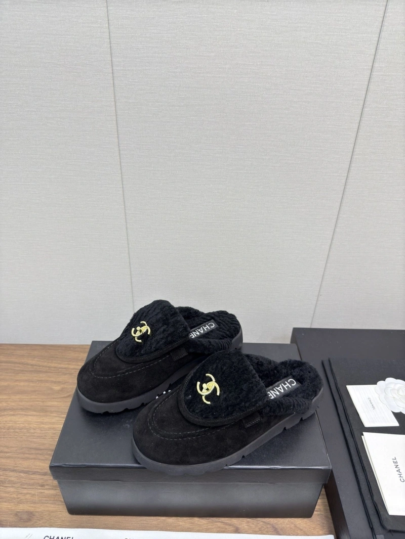 Sleek Chxnxl Slippers 124118