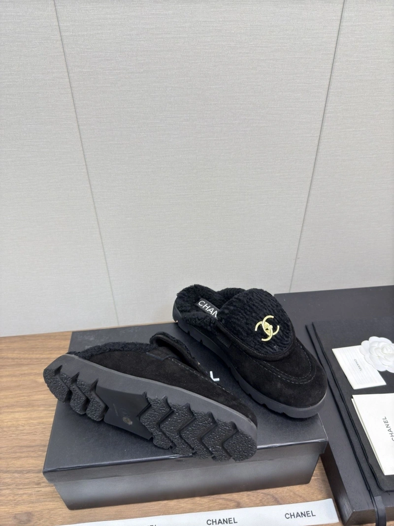 Sleek Chxnxl Slippers 124118