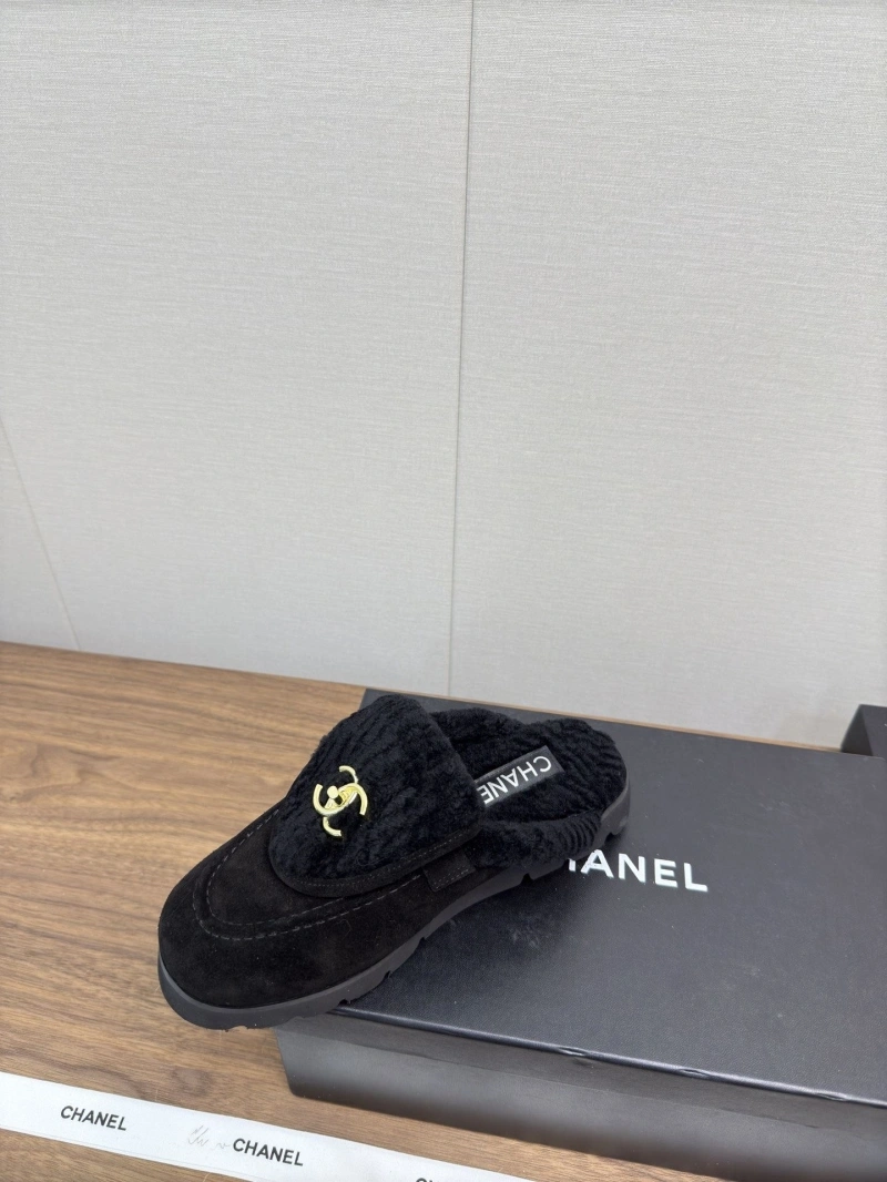 Sleek Chxnxl Slippers 124118
