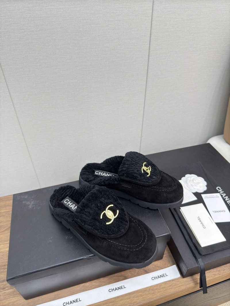 Sleek Chxnxl Slippers 124118
