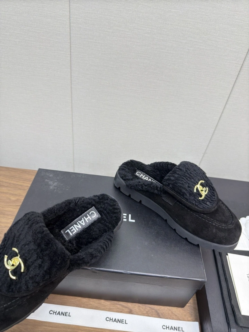 Sleek Chxnxl Slippers 124118