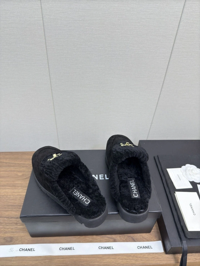 Sleek Chxnxl Slippers 124118