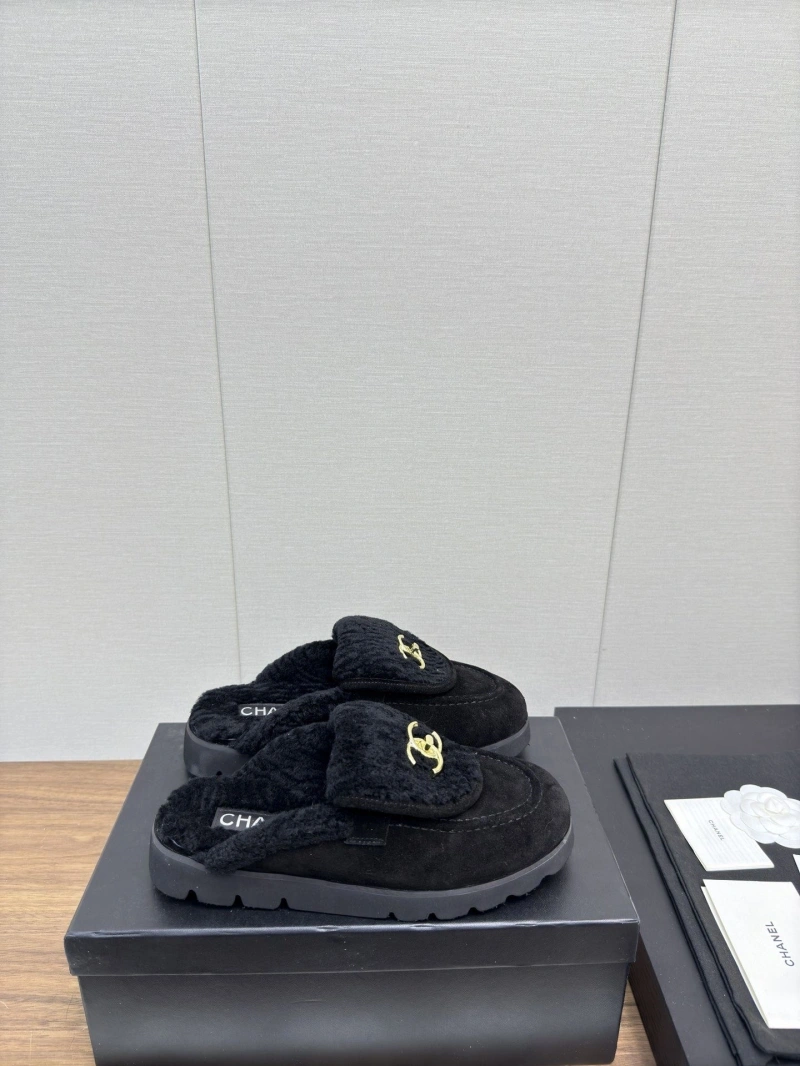 Sleek Chxnxl Slippers 124118