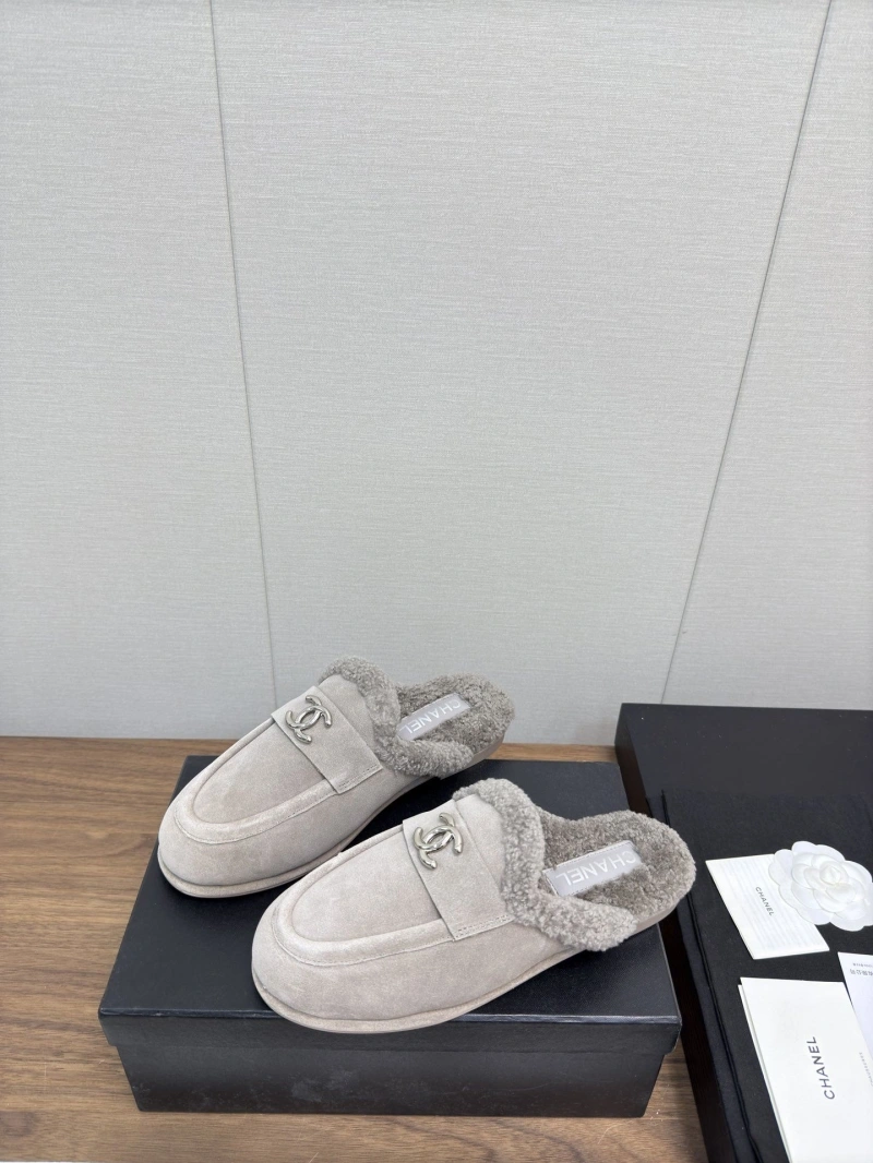 Stylish Chxnxl Slippers 124101