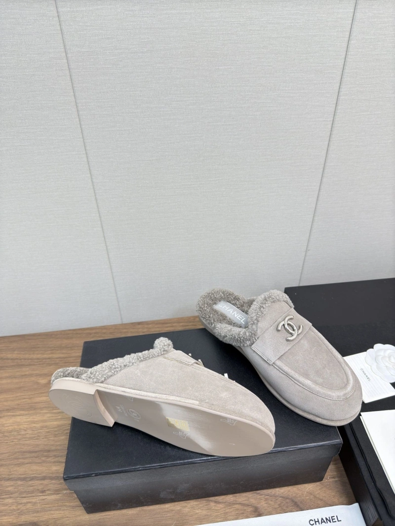 Stylish Chxnxl Slippers 124101