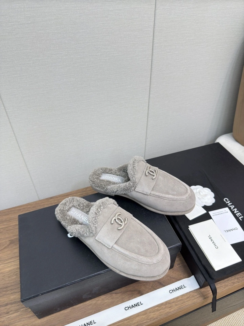 Stylish Chxnxl Slippers 124101