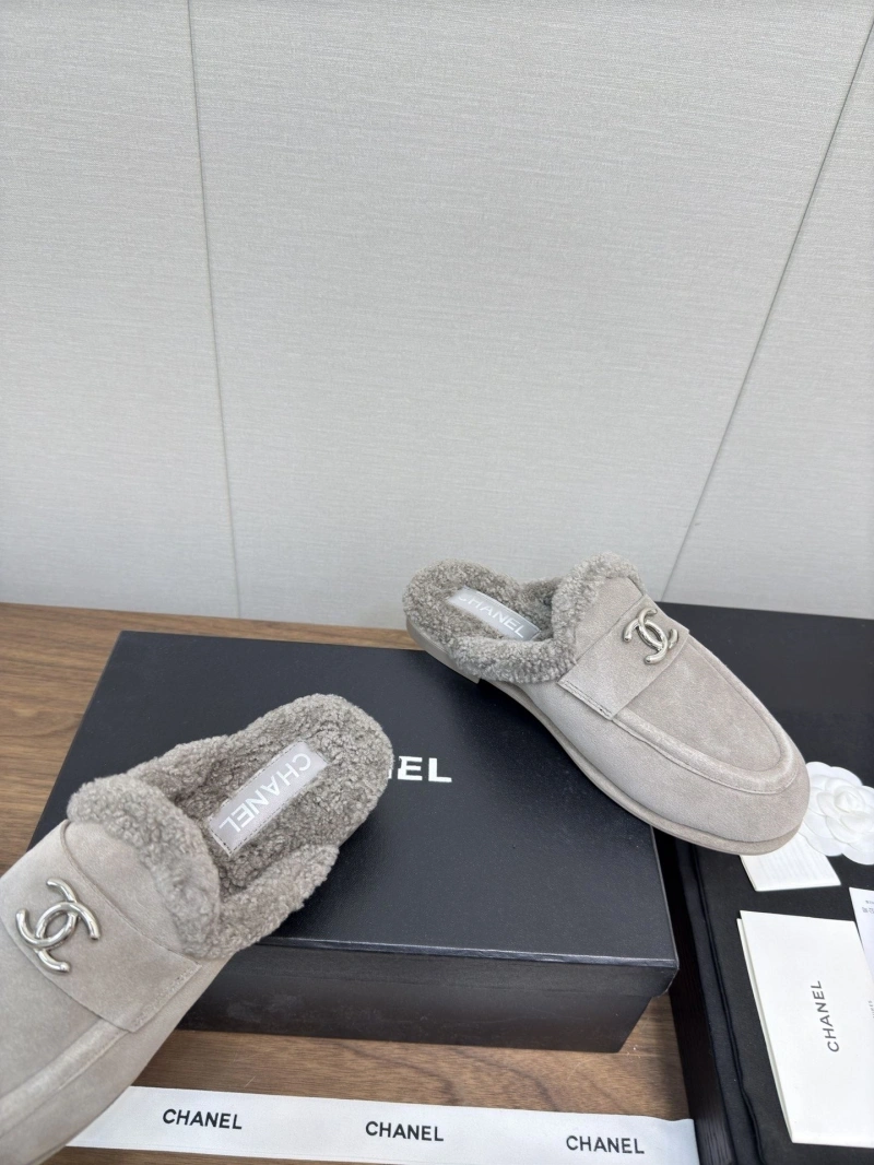 Stylish Chxnxl Slippers 124101