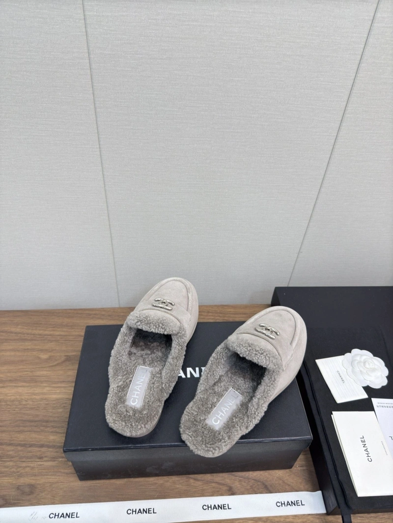 Stylish Chxnxl Slippers 124101