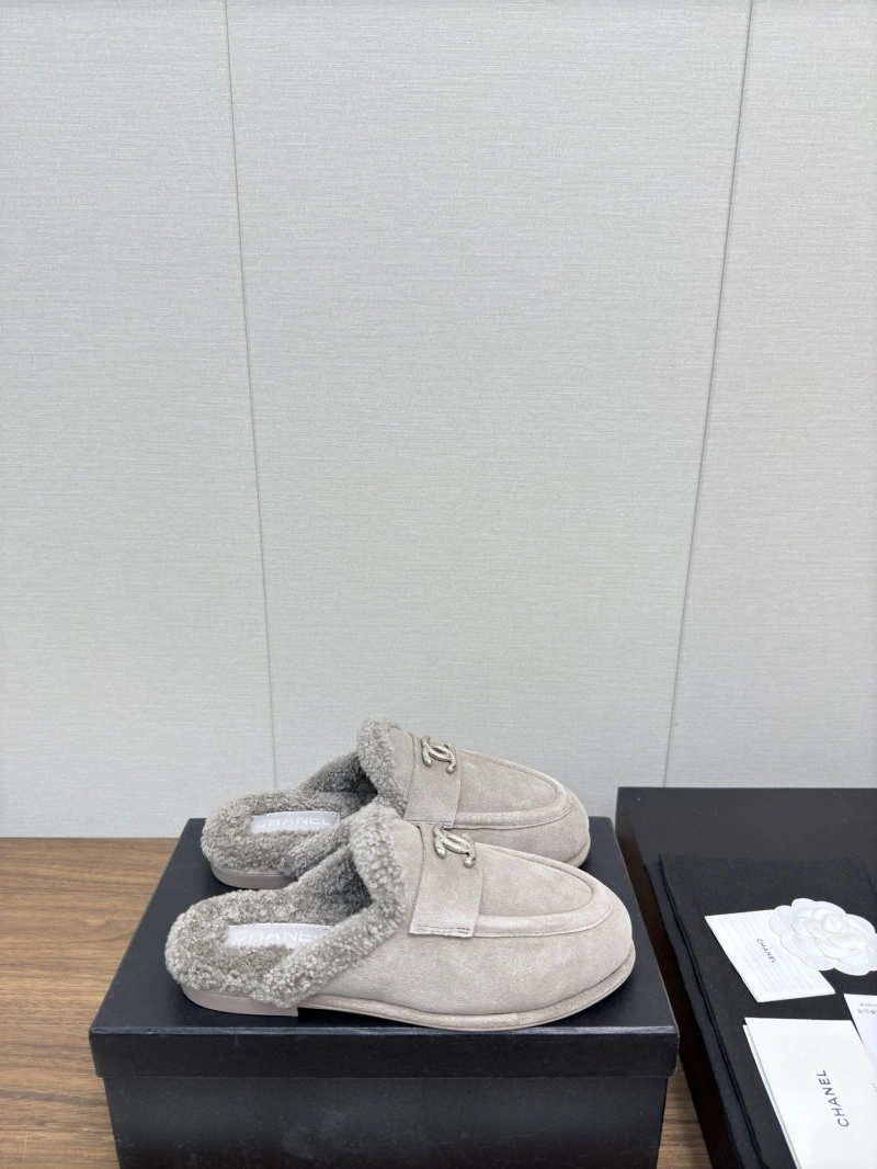 Stylish Chxnxl Slippers 124101