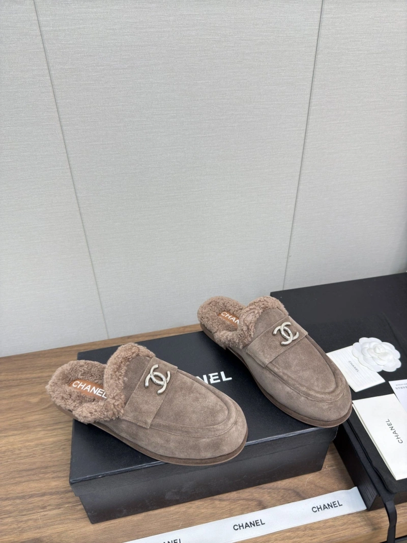 Bright Chxnxl Slippers 124102