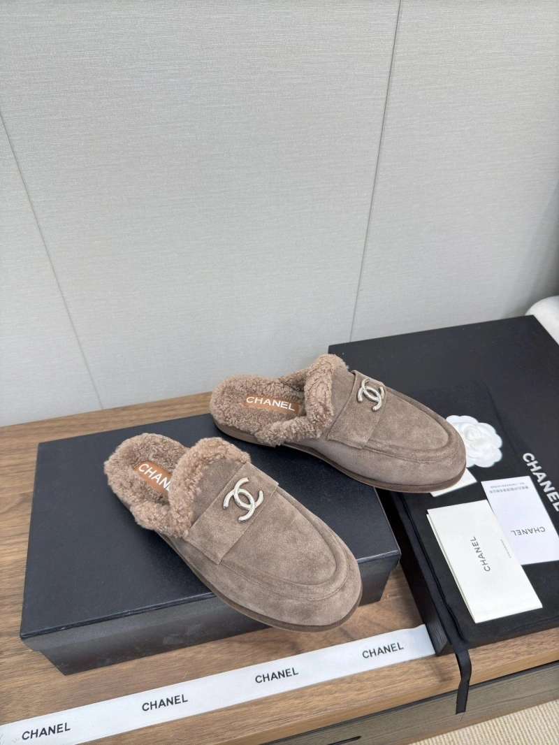 Bright Chxnxl Slippers 124102