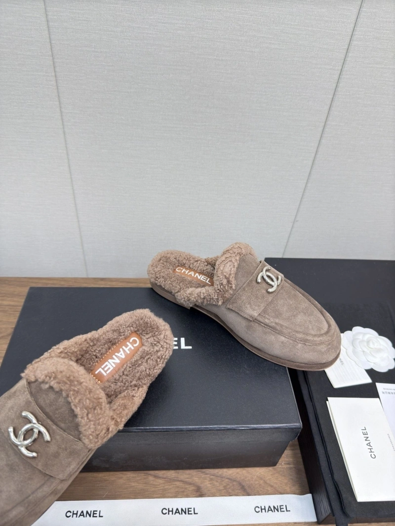 Bright Chxnxl Slippers 124102