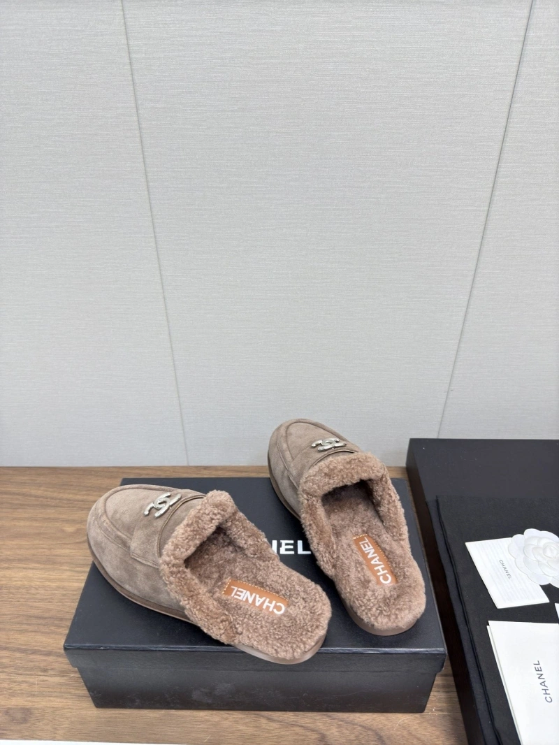 Bright Chxnxl Slippers 124102