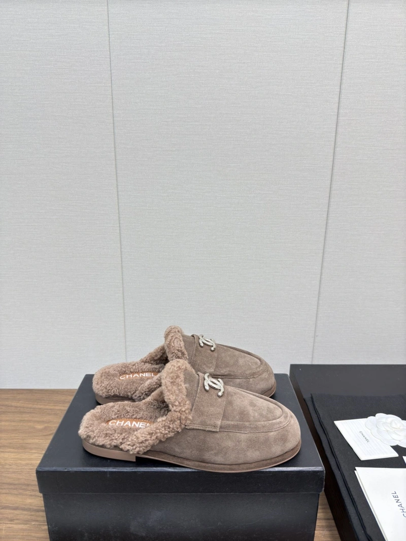 Bright Chxnxl Slippers 124102