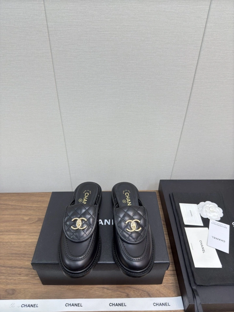 Durable Chxnxl Slippers 124104
