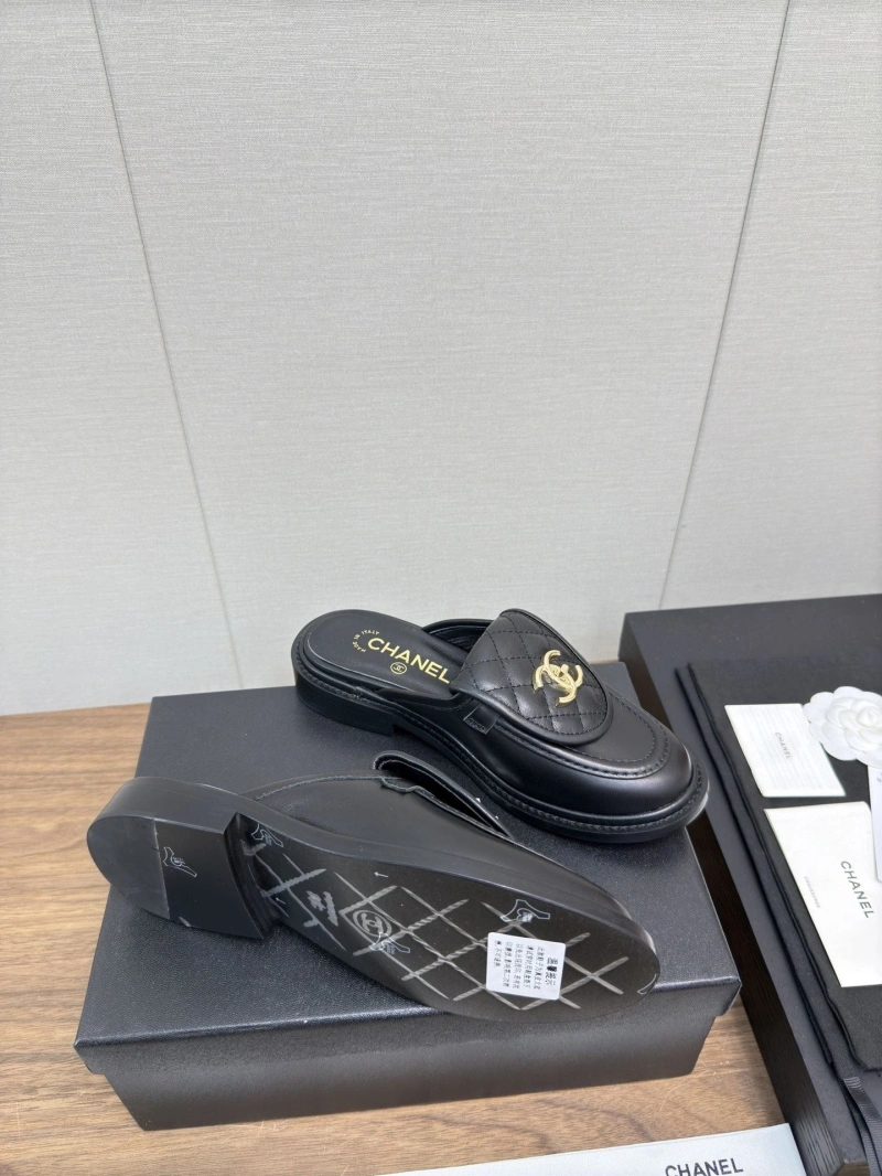 Durable Chxnxl Slippers 124104