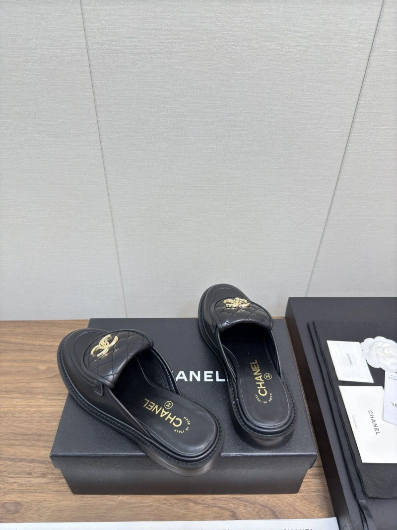 Durable Chxnxl Slippers 124104