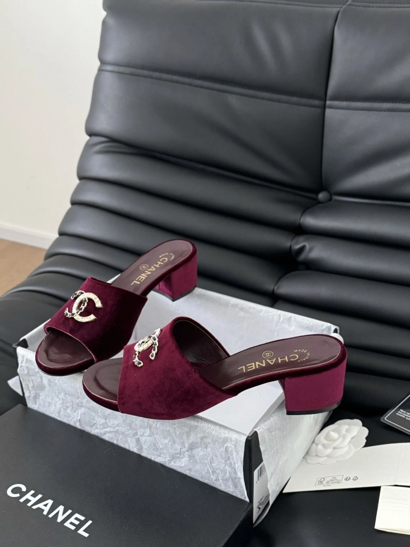 Fashionable Chxnxl Slippers 124089