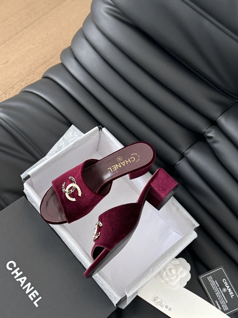 Fashionable Chxnxl Slippers 124089