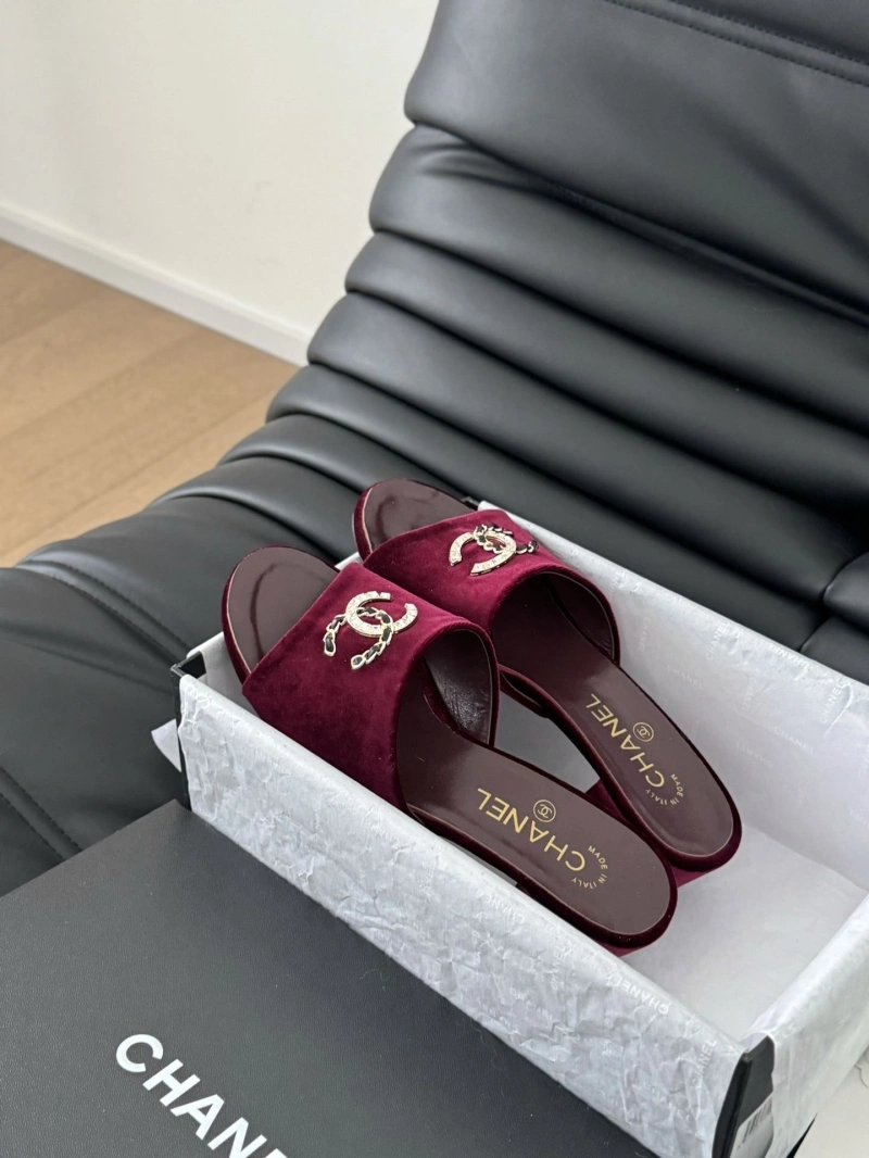 Fashionable Chxnxl Slippers 124089