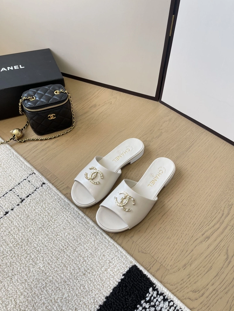 Durable Chxnxl Slippers 124086