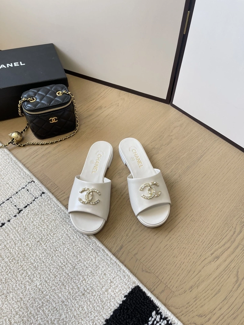 Durable Chxnxl Slippers 124086