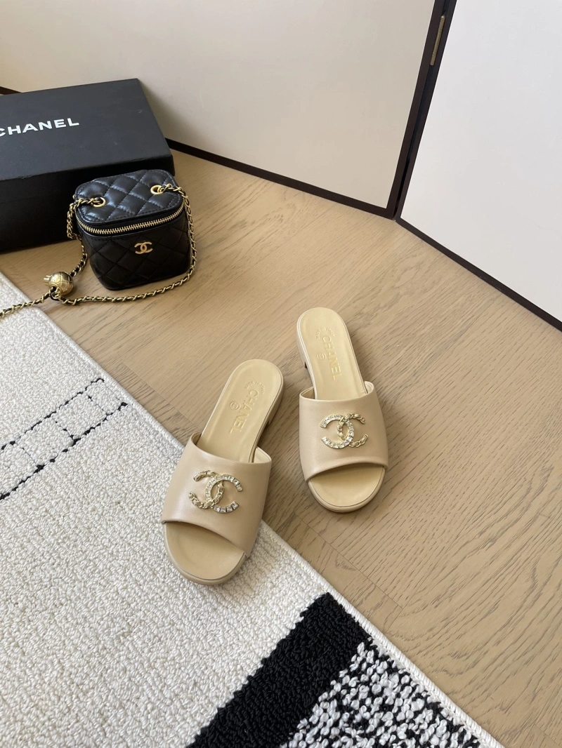Minimalist Chxnxl Slippers 124083