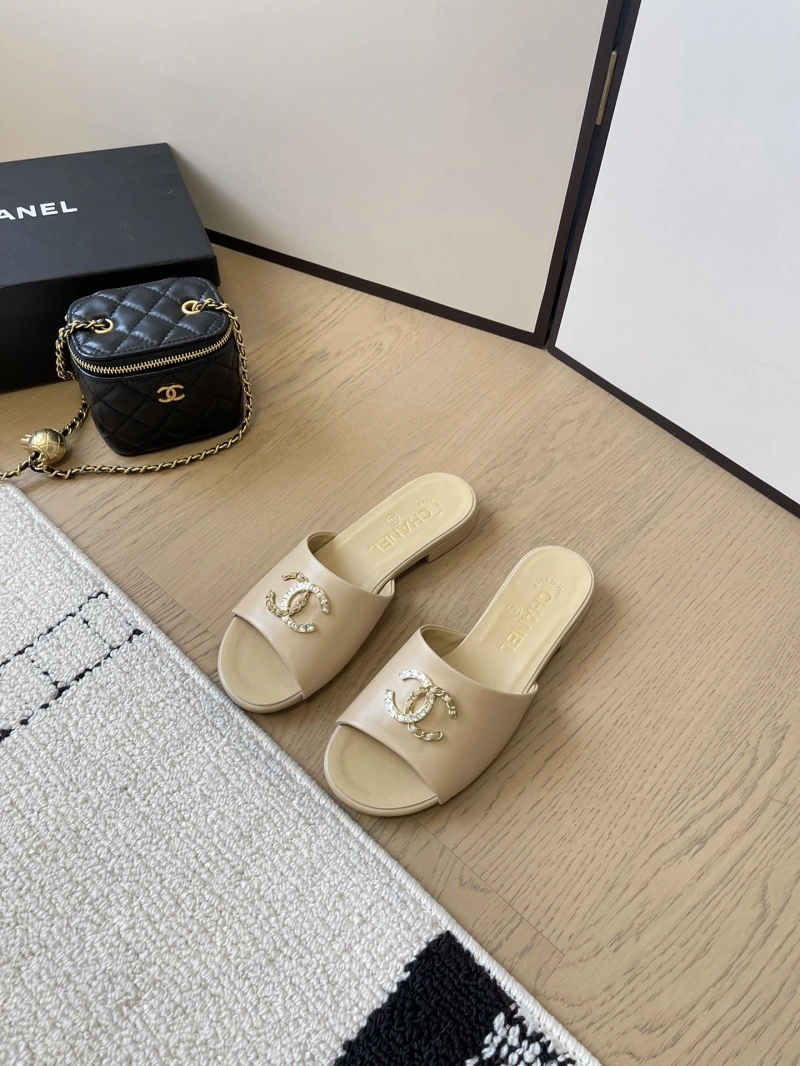 Minimalist Chxnxl Slippers 124083