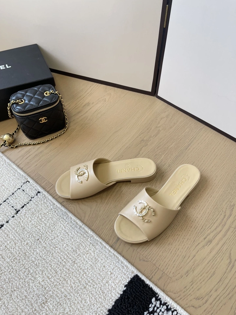 Minimalist Chxnxl Slippers 124083