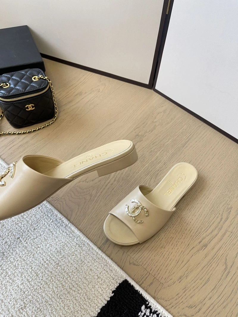 Minimalist Chxnxl Slippers 124083