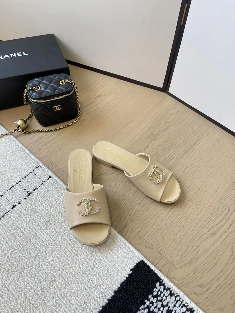 Minimalist Chxnxl Slippers 124083