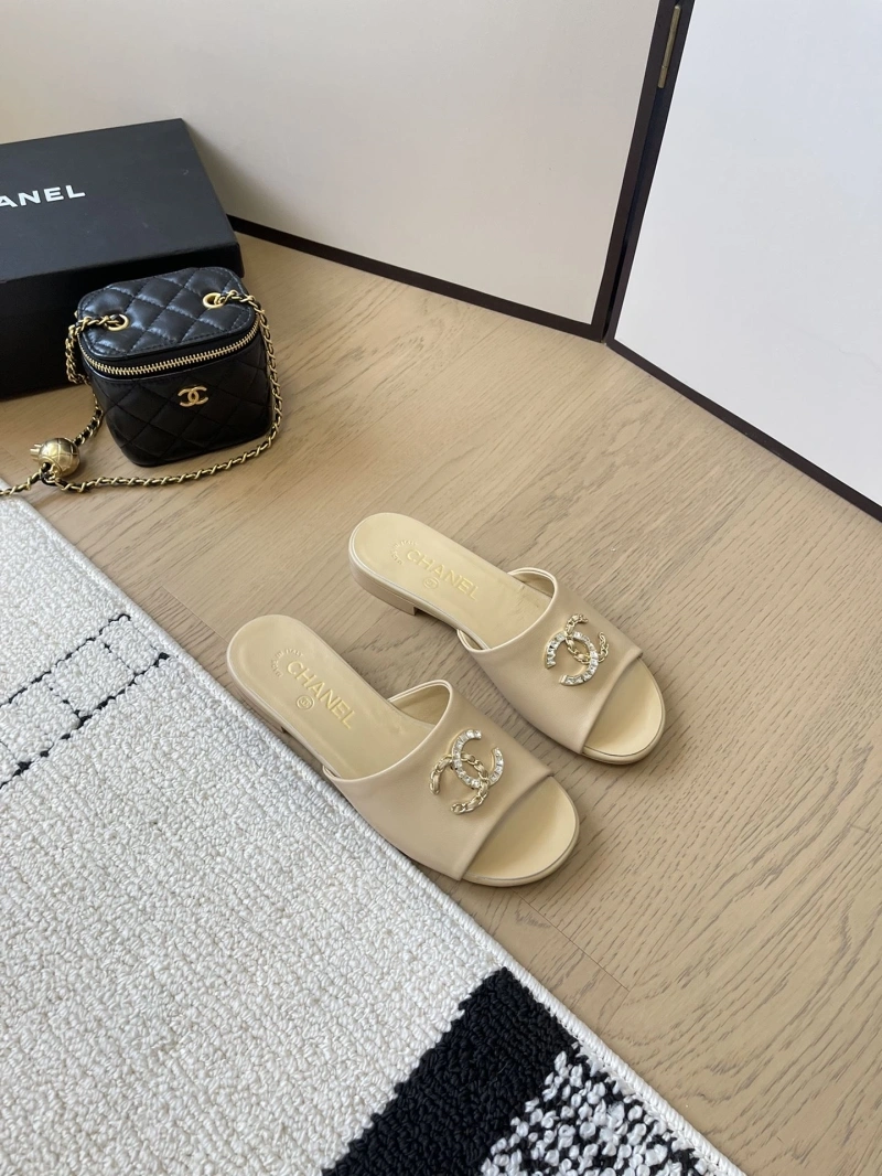 Minimalist Chxnxl Slippers 124083