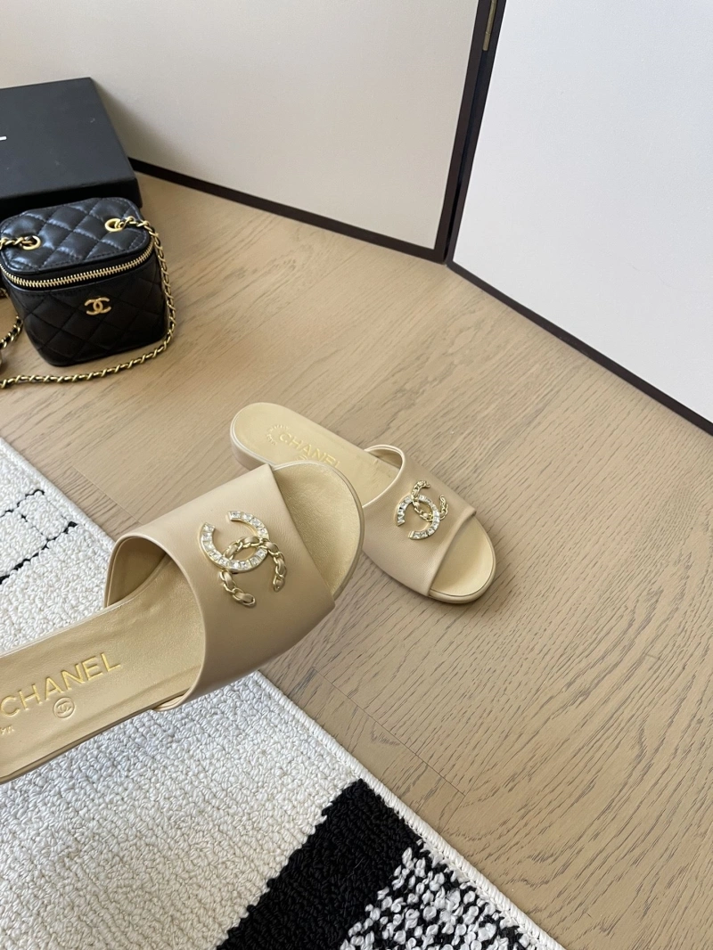 Minimalist Chxnxl Slippers 124083