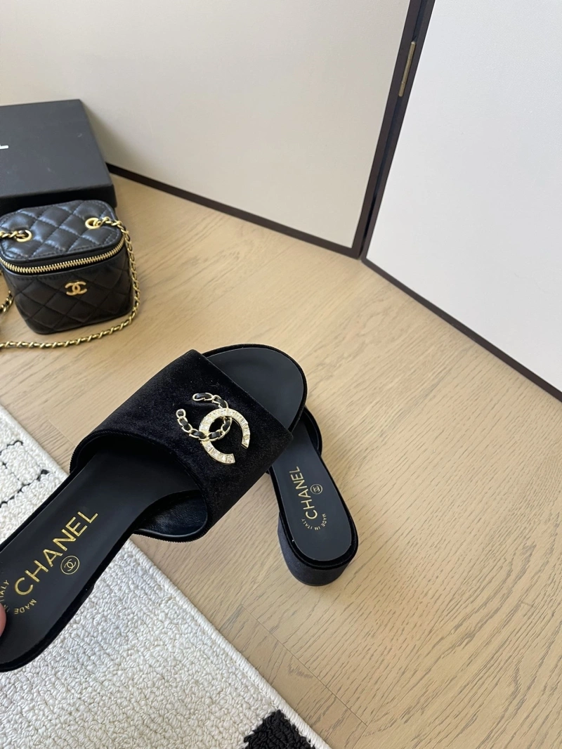 GoodFit Chxnxl Slippers 124080