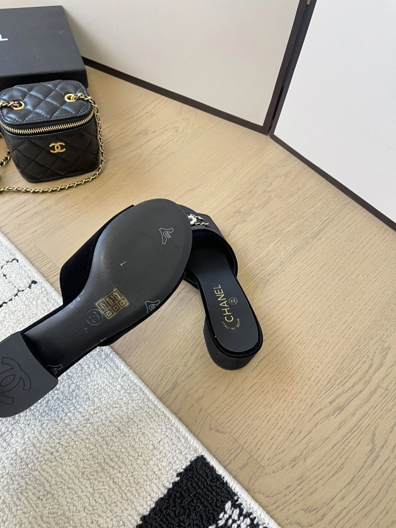 GoodFit Chxnxl Slippers 124080