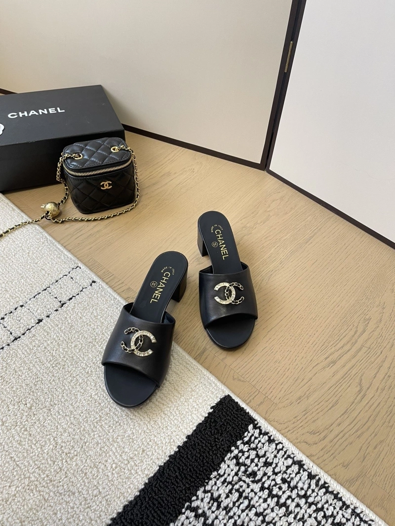 Vibrant Chxnxl Slippers 124079