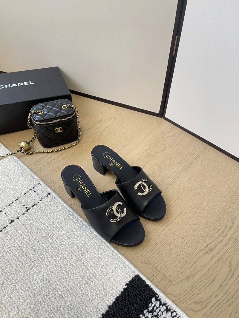Vibrant Chxnxl Slippers 124079