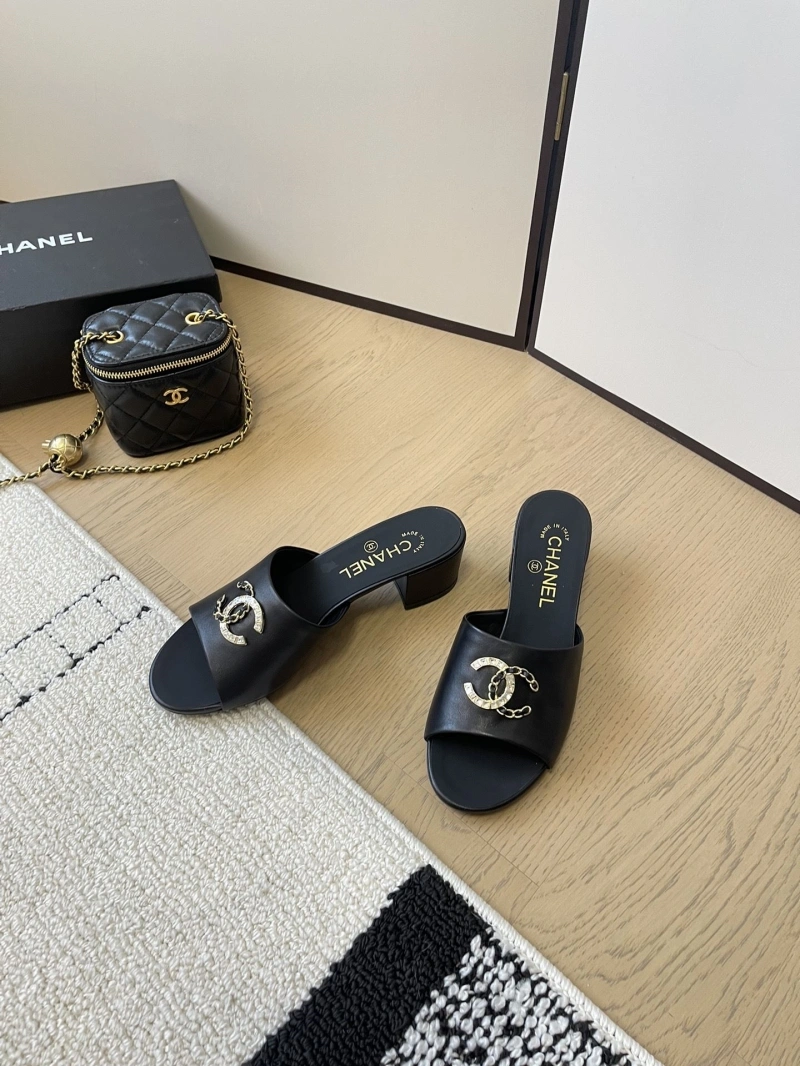 Vibrant Chxnxl Slippers 124079