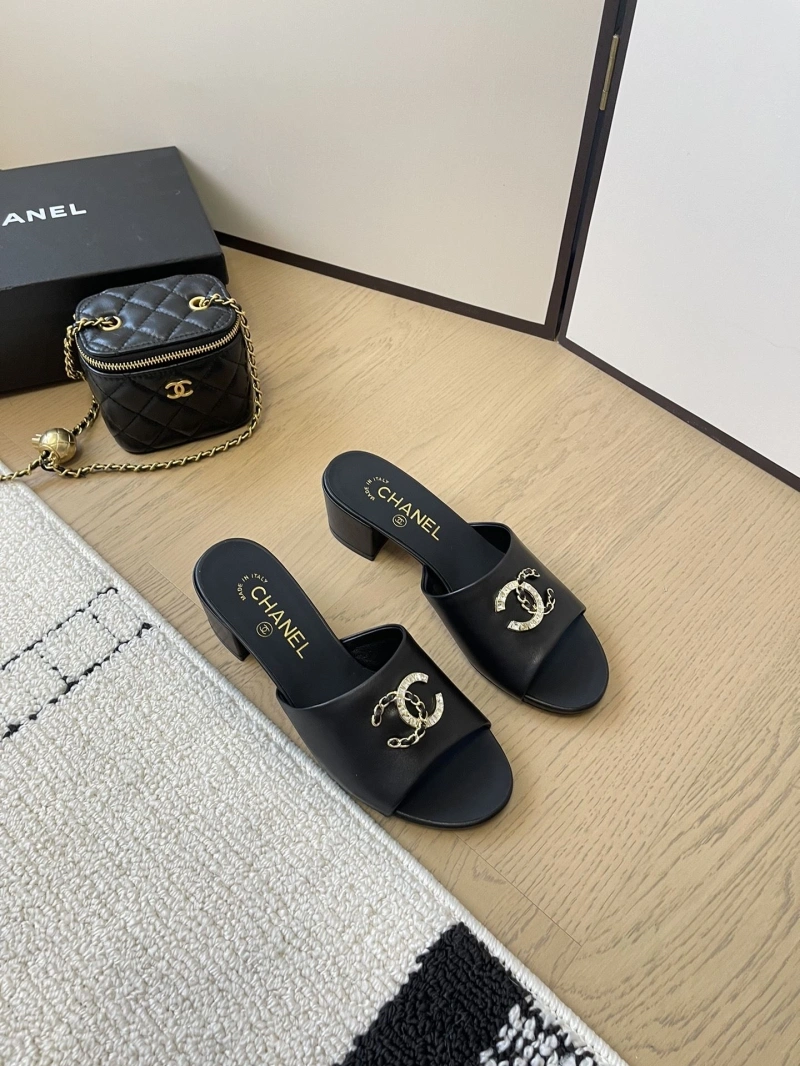 Vibrant Chxnxl Slippers 124079