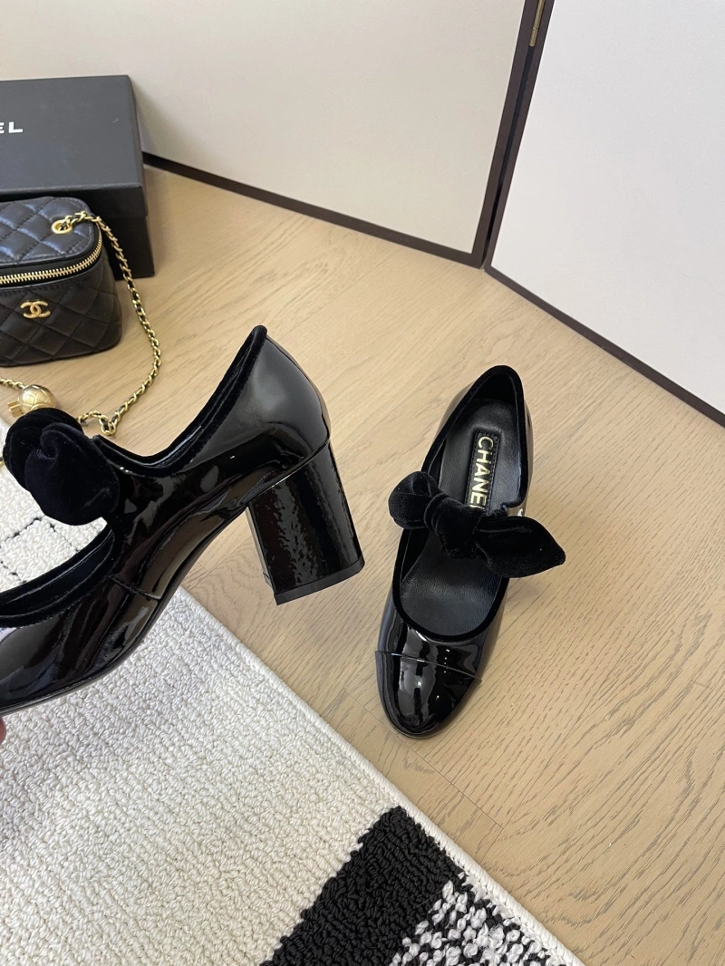 Bold Chxnxl Flat Shoes 124586