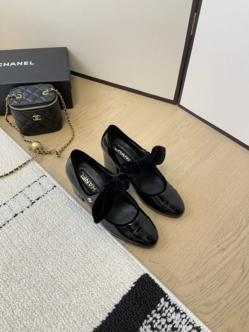 Bold Chxnxl Flat Shoes 124586