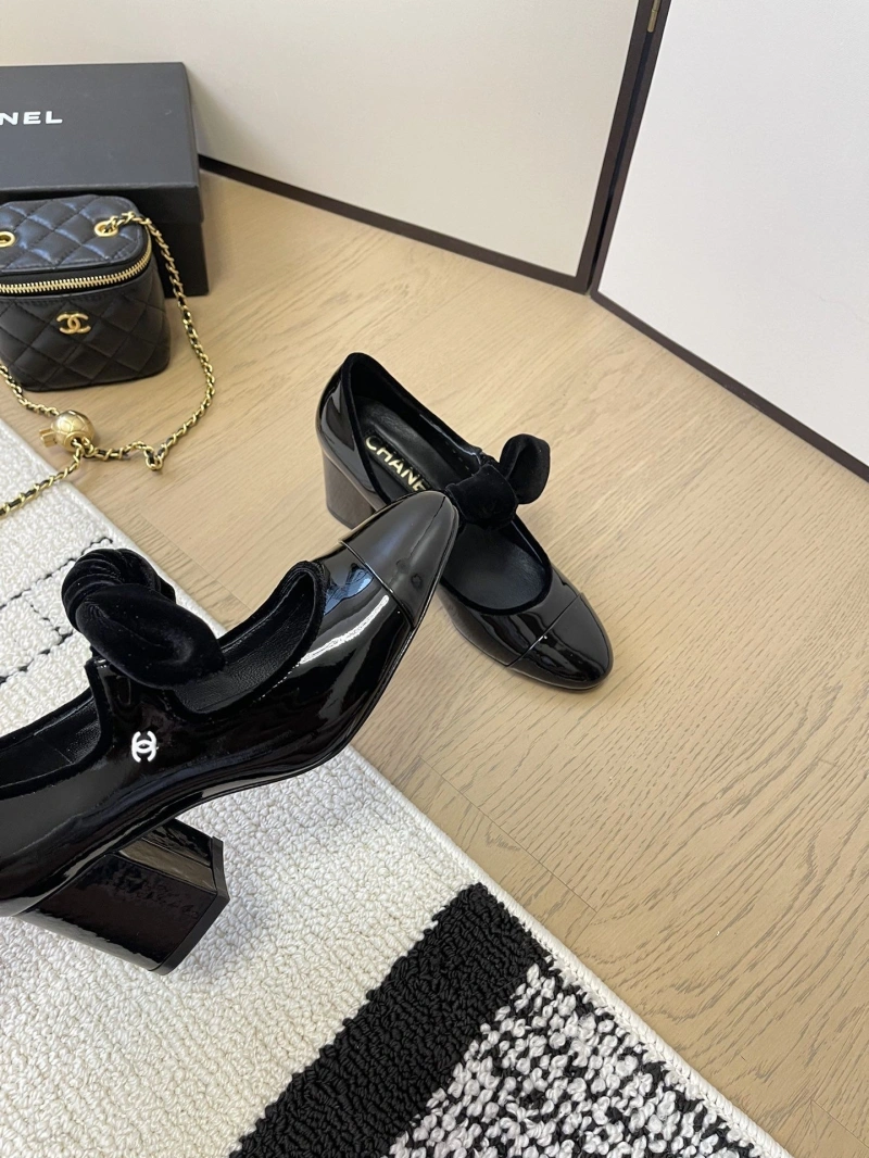 Bold Chxnxl Flat Shoes 124586