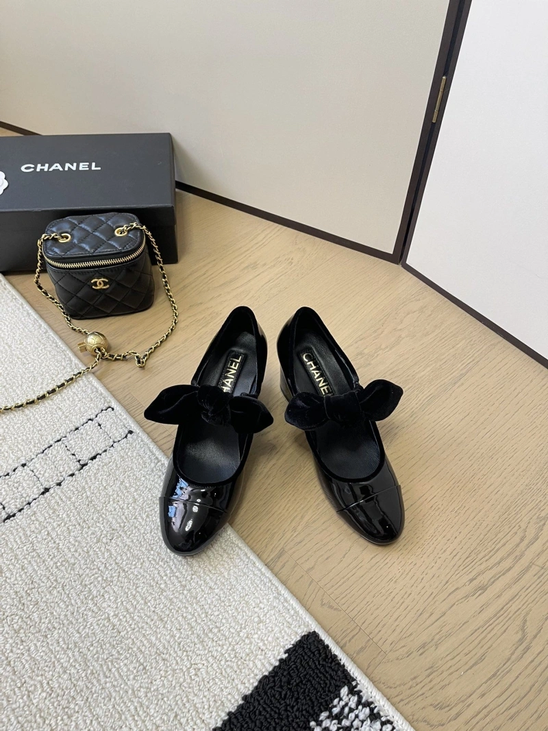 Bold Chxnxl Flat Shoes 124586
