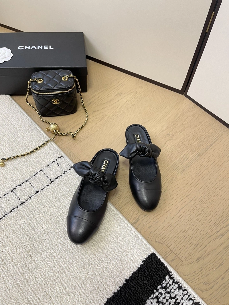 Durable Chxnxl Slippers 124078