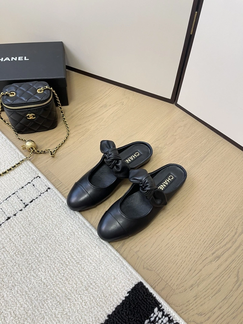Durable Chxnxl Slippers 124078