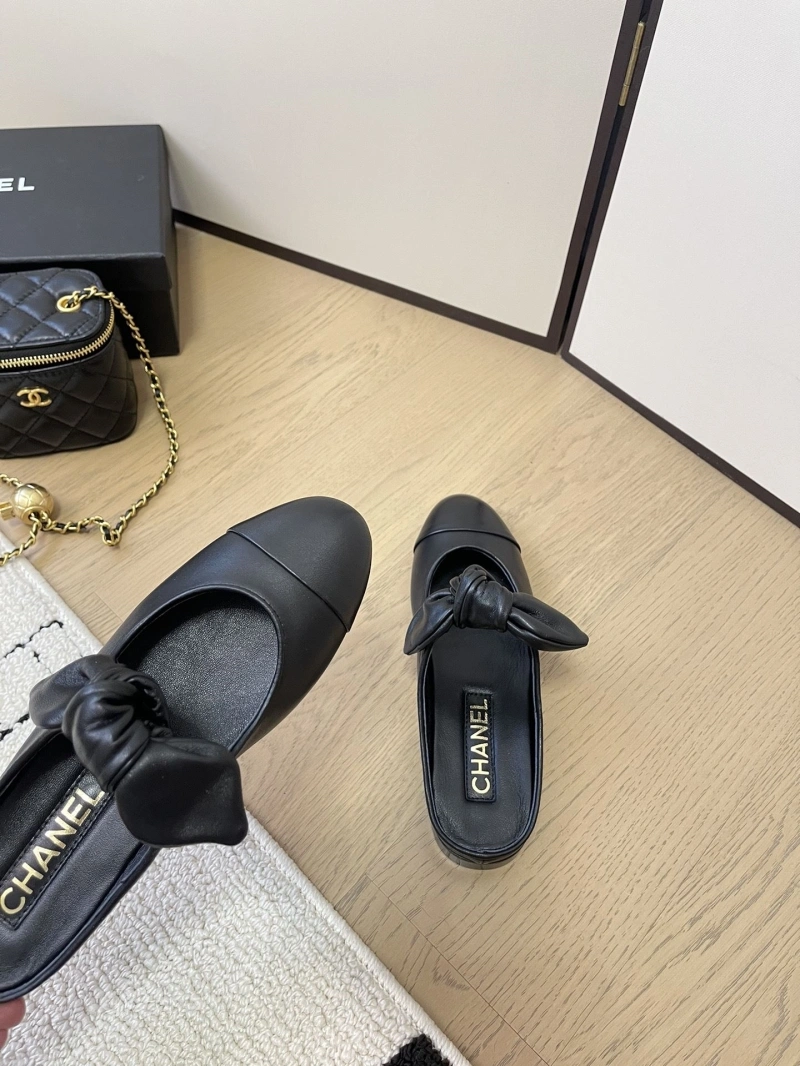 Durable Chxnxl Slippers 124078