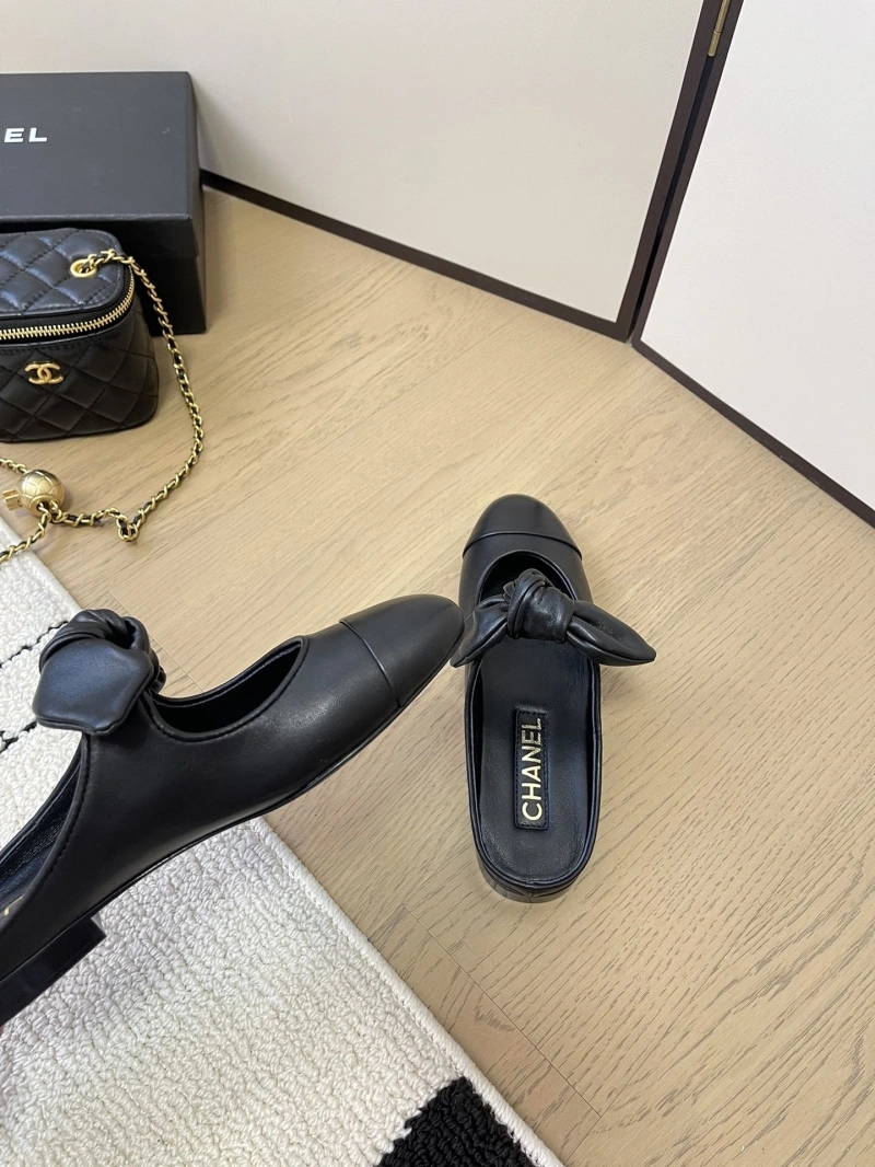 Durable Chxnxl Slippers 124078