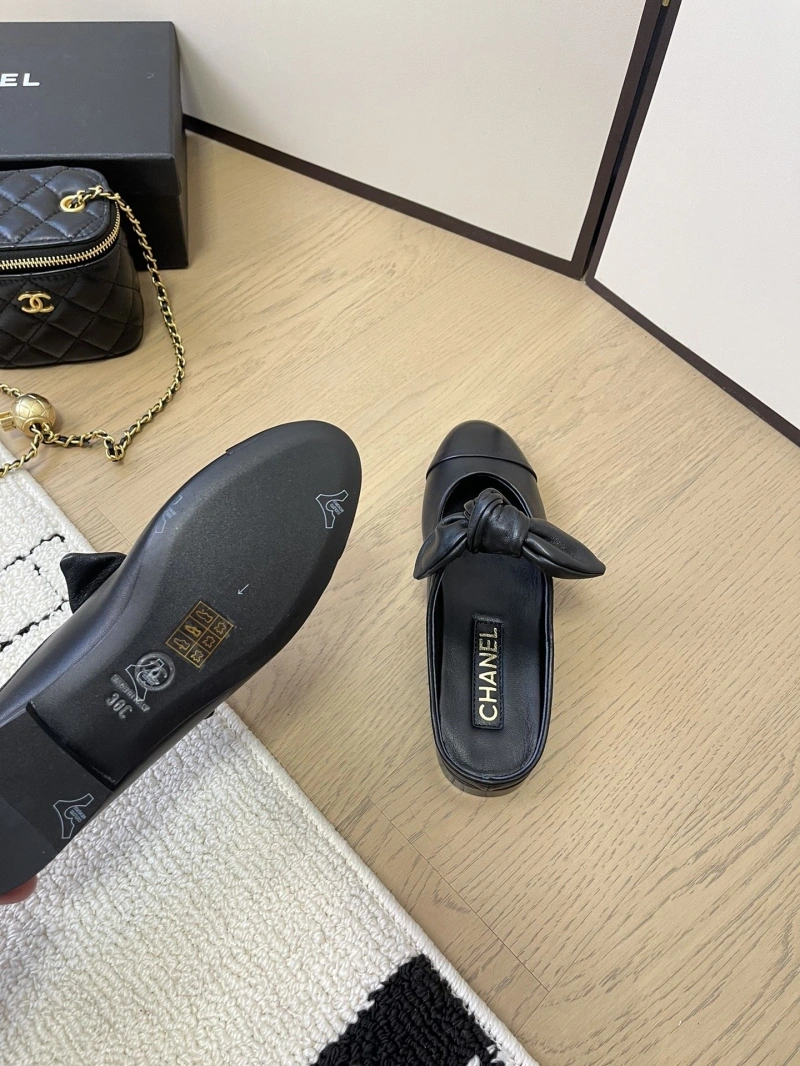 Durable Chxnxl Slippers 124078