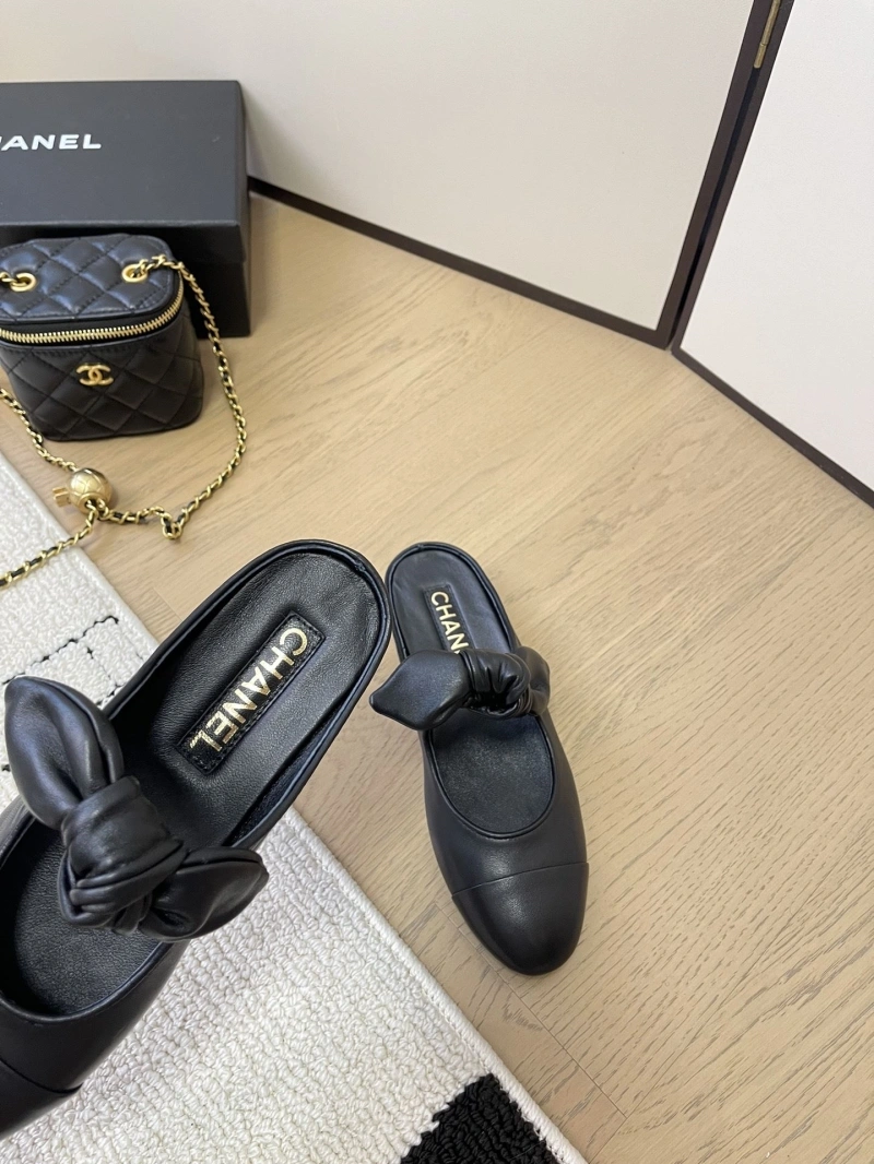 Durable Chxnxl Slippers 124078